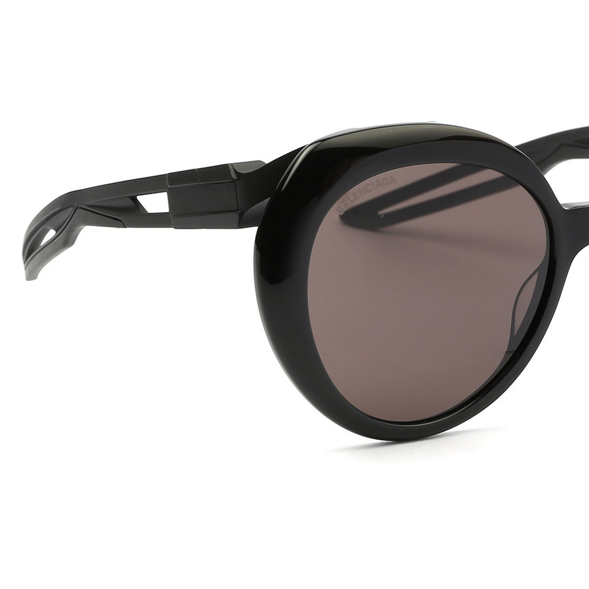 Balenciaga® Round Sunglasses: BB0024S color Black 004 - 3/4.