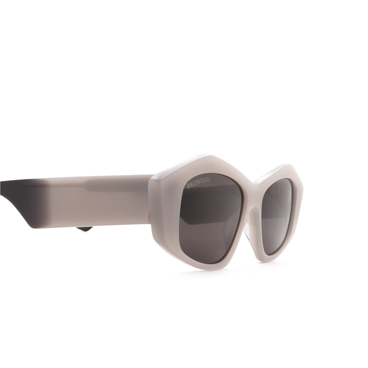 Balenciaga® Irregular Sunglasses: BB0106S color 003 Grey - product thumbnail 3/3