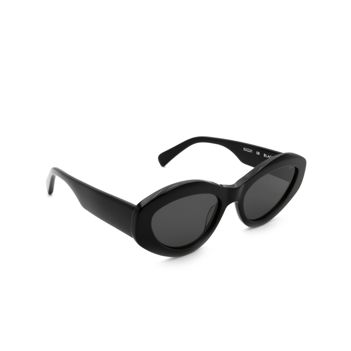 Chimi® Cat-eye Sunglasses: 09 color Black - three-quarters view.
