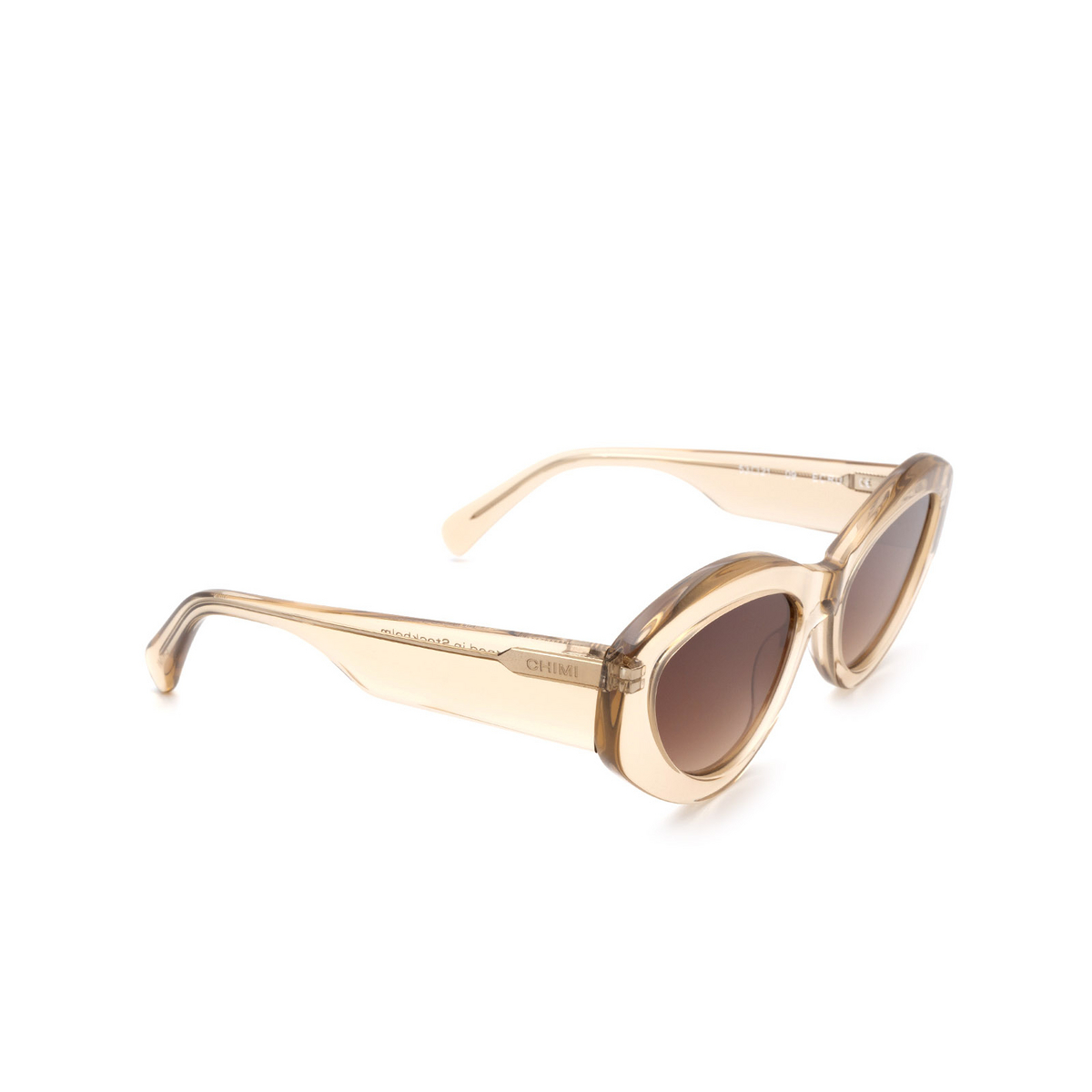 Chimi® Cat-eye Sunglasses: 09 color Ecru - three-quarters view.