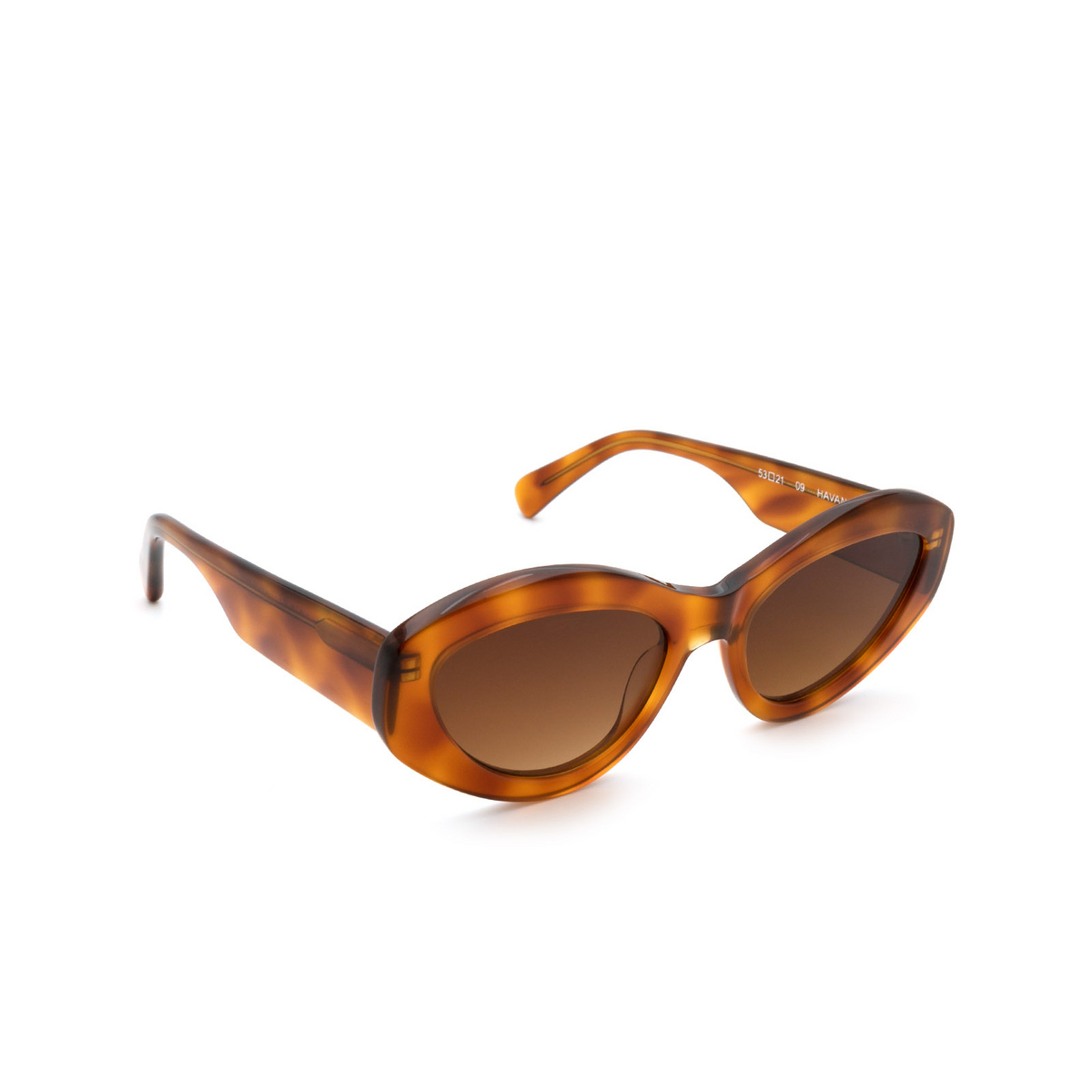 Chimi® Cat-eye Sunglasses: 09 color Havana - three-quarters view.