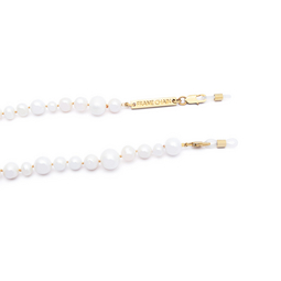 Frame Chain® Accessories: Pearly Queen color Yellow Gold.