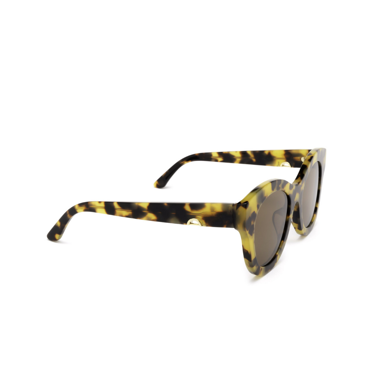 Huma® Butterfly Sunglasses: Cami color Maculate 19 - three-quarters view.