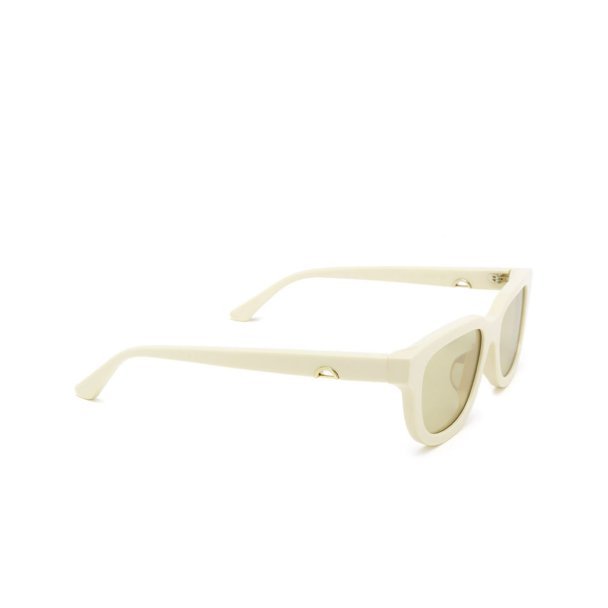 Huma® Square Sunglasses: Lion color Ivory 07 - three-quarters view.