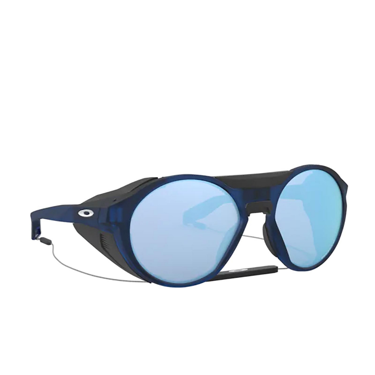 Oakley CLIFDEN Sunglasses 944005 MATTE TRANS BLUE - three-quarters view