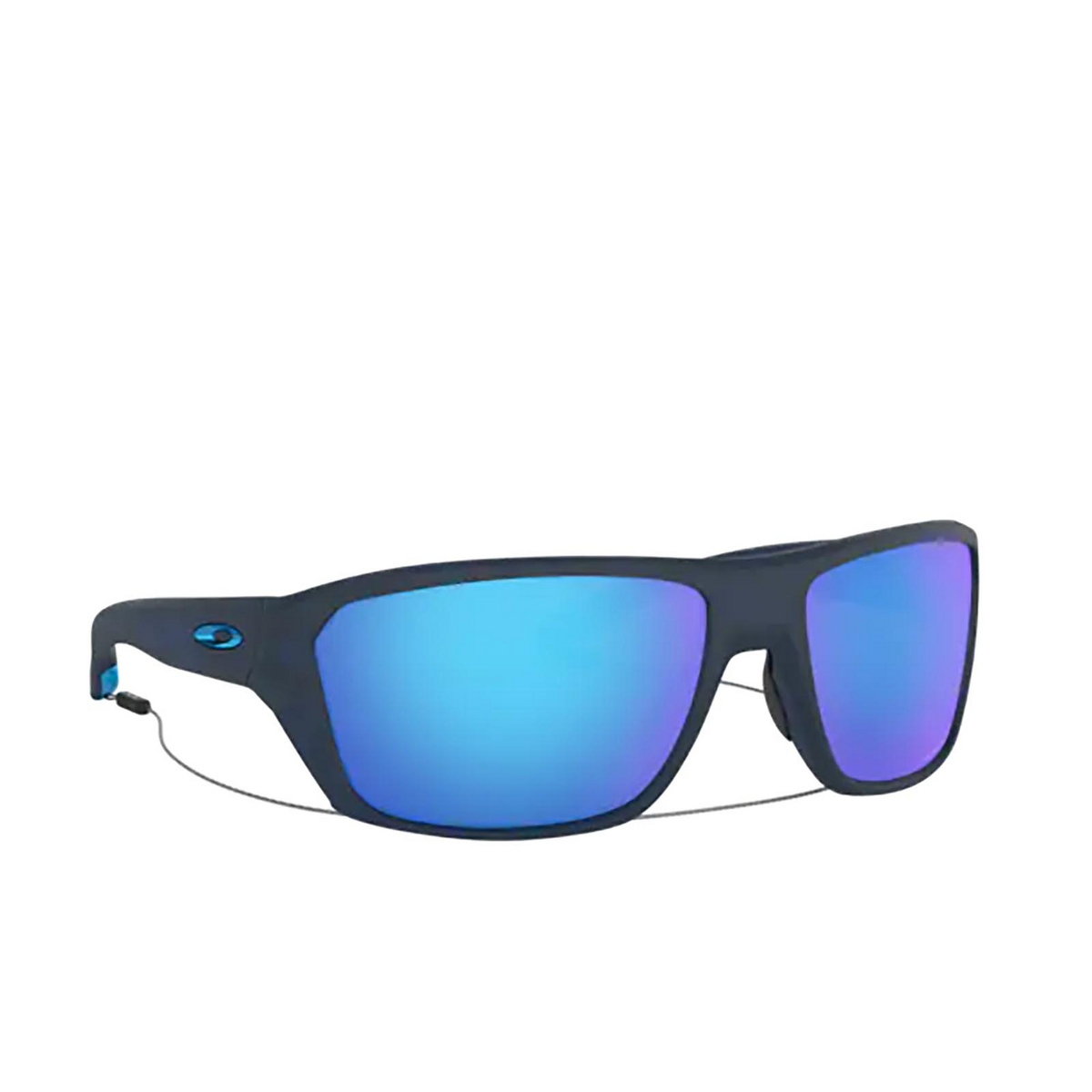 Oakley SPLIT SHOT Sunglasses 941604 MATTE TRANS BLUE - three-quarters view