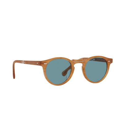 Oliver Peoples GREGORY PECK 1962 Sunglasses 169956 semi matte amber tortoise - three-quarters view