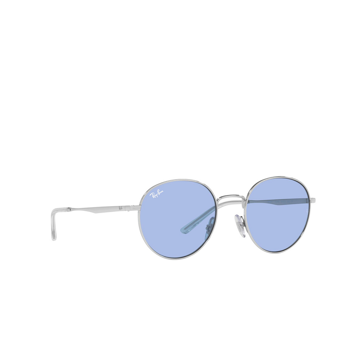 Ray-Ban® Round Sunglasses: RB3681 color Silver 003/80 - three-quarters view.