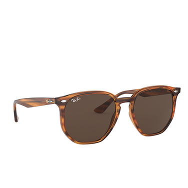 Occhiali da sole Ray-Ban RB4306 820/73 striped red havana - tre quarti