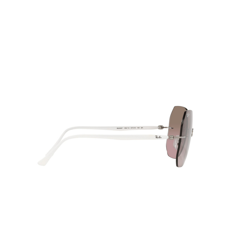 Lunettes de soleil Ray-Ban RB8067 159/14 white on grey - 3/4