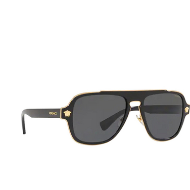 Versace VE2199 Sonnenbrillen 100281 black - Dreiviertelansicht