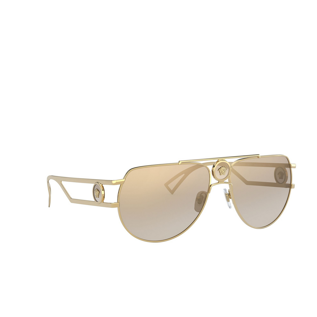 Versace VE2225 Sunglasses 10027I Gold - three-quarters view