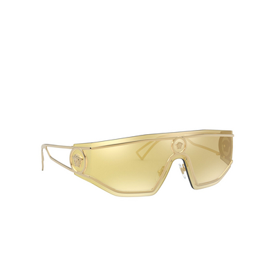 Versace VE2226 Sunglasses 10027P gold - three-quarters view