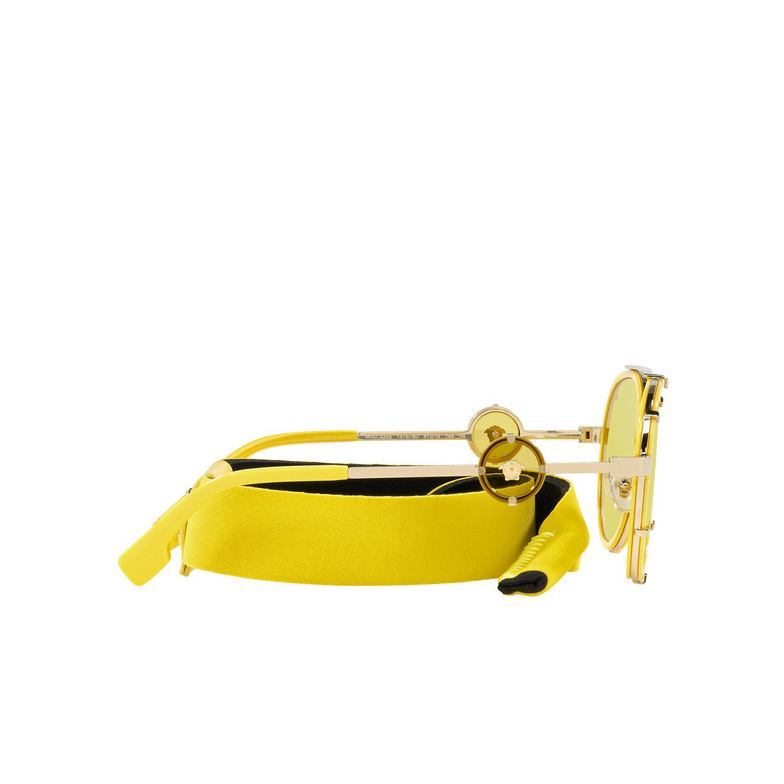 Occhiali da sole Versace VE2232 14736D yellow - 3/4