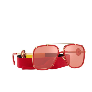 Versace VE2233 Sonnenbrillen 1472C8 red - Dreiviertelansicht