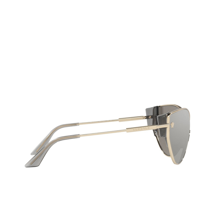 Gafas de sol Versace VE2239 12526G pale gold - 3/4
