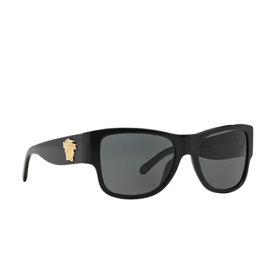 Versace VE4275 Sonnenbrillen GB1/87 black - Dreiviertelansicht