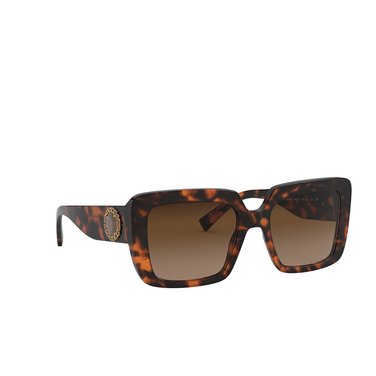 Versace VE4384B Sonnenbrillen 944/74 havana - Dreiviertelansicht