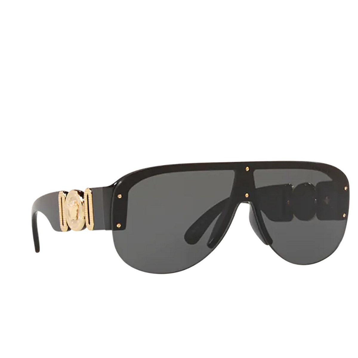 Versace® Mask Sunglasses: VE4391 color Black GB1/87 - three-quarters view.