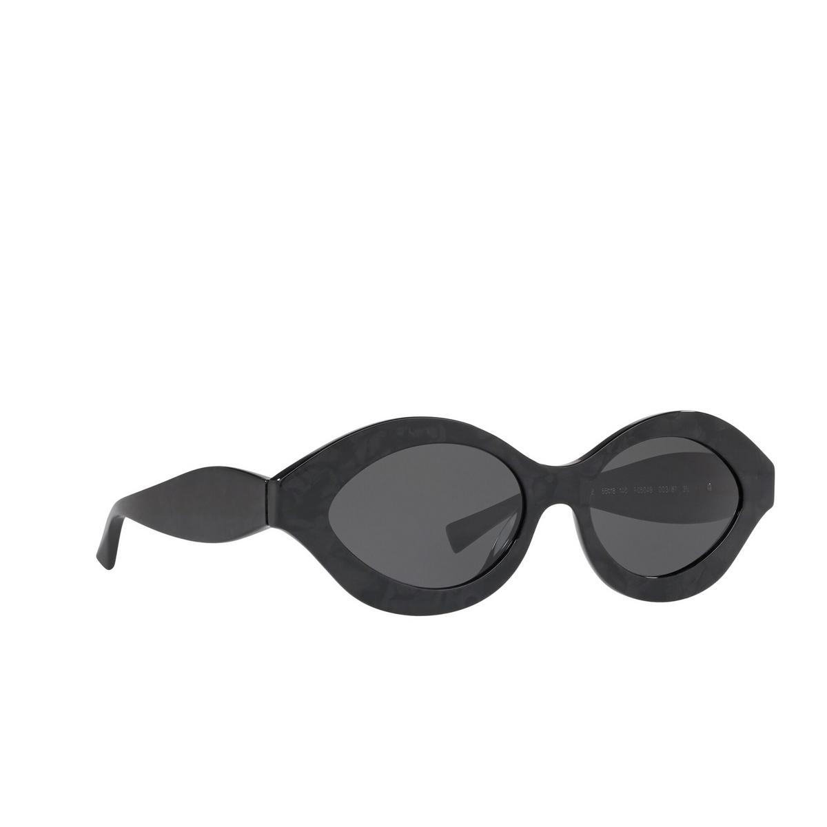 Alain Mikli® Oval Sunglasses: N°862 A05049 color Noir Mikli 003/87 - three-quarters view.
