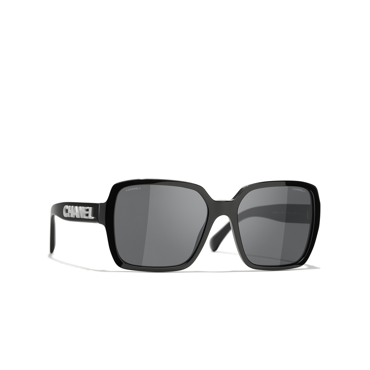 CHANEL square Sunglasses 1026S4 Black - three-quarters view