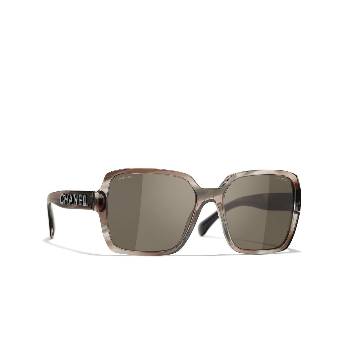 CHANEL square Sunglasses 1678/3 Brown - three-quarters view