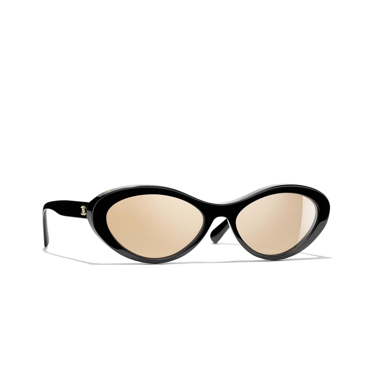 CHANEL oval Sunglasses C622T6 Black - three-quarters view