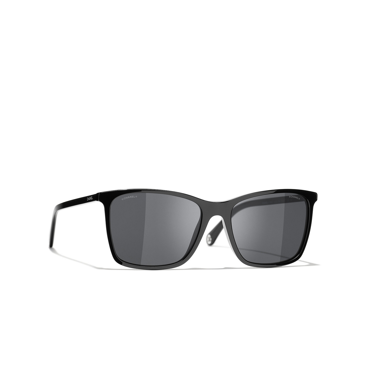 CHANEL square Sunglasses C501S4 Black - three-quarters view