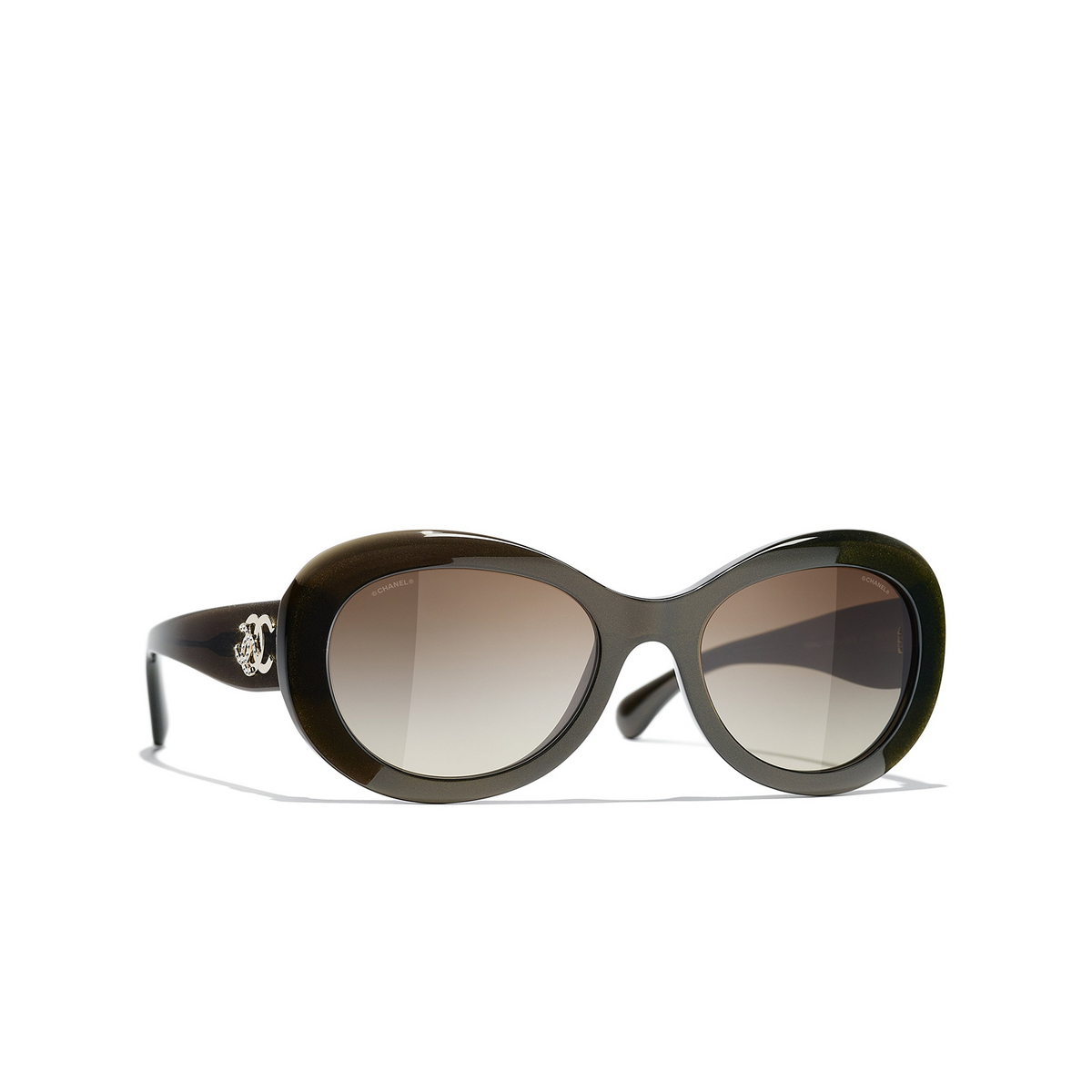 CHANEL oval Sunglasses 1706S5 Brown - three-quarters view