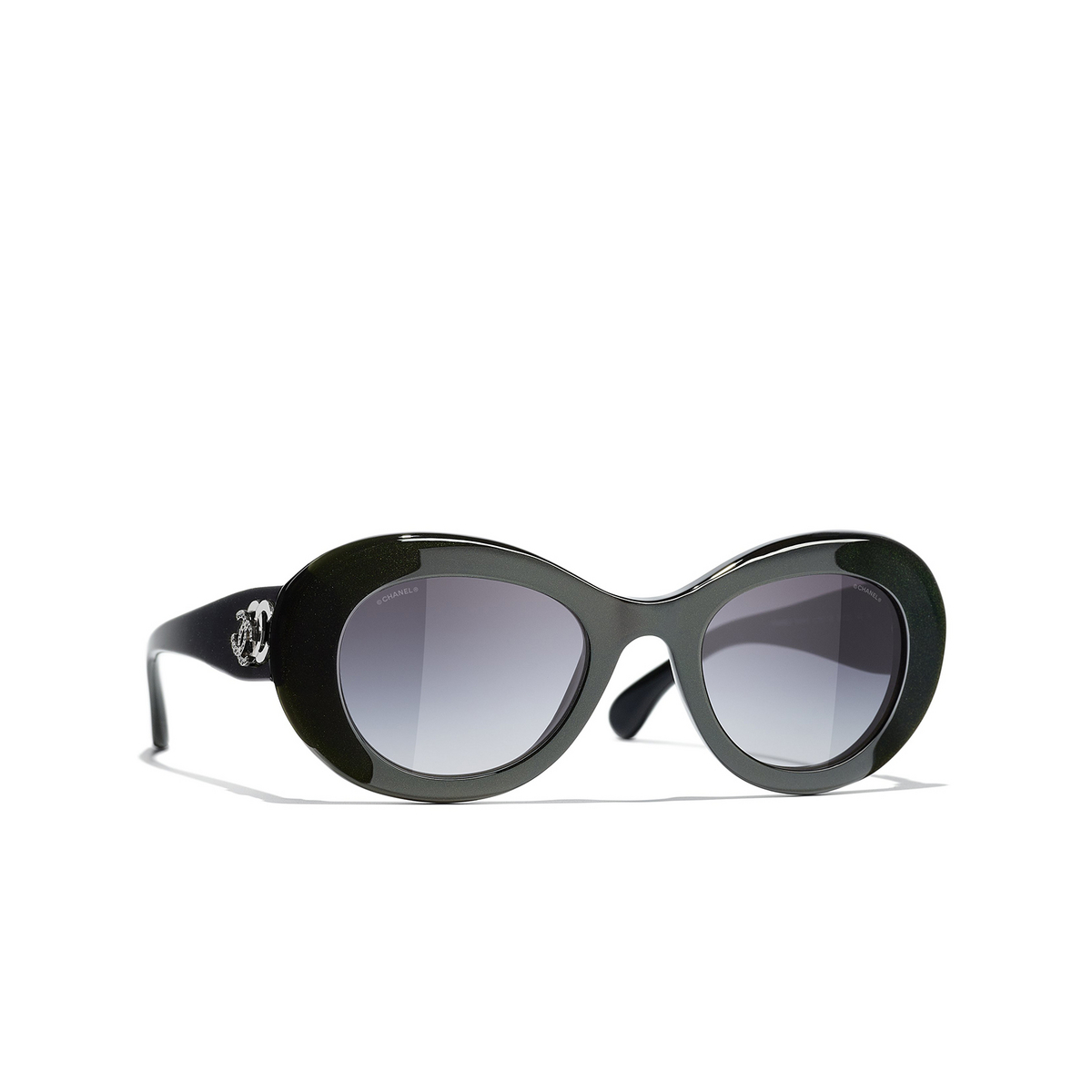 CHANEL oval Sunglasses 1707S6 Green - three-quarters view