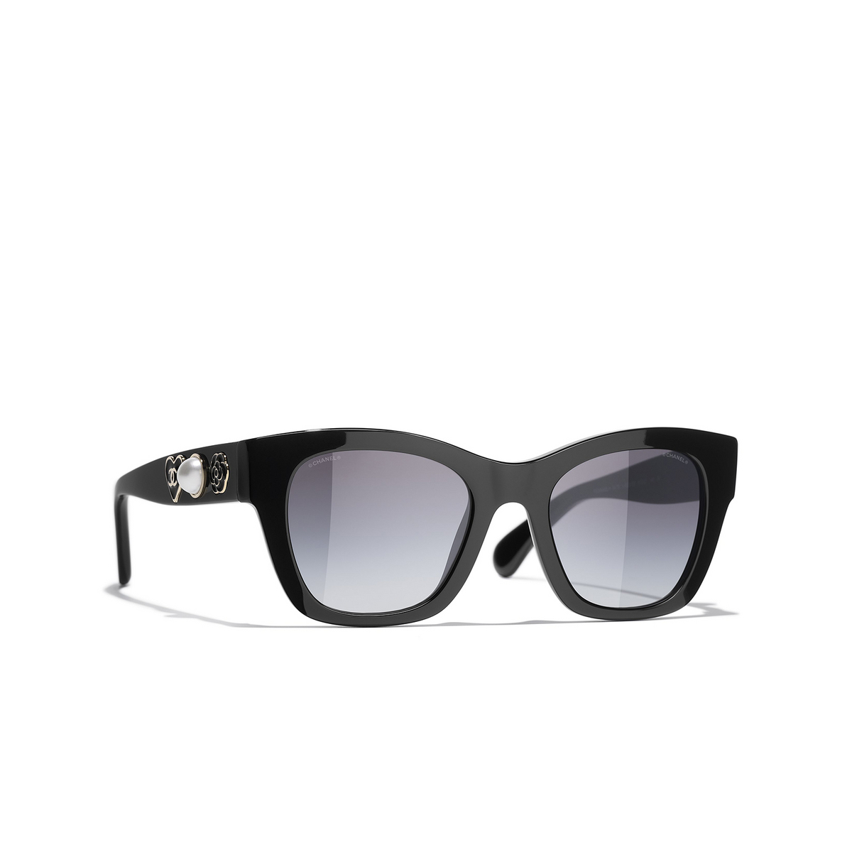 CHANEL square Sunglasses C622S6 Black - three-quarters view