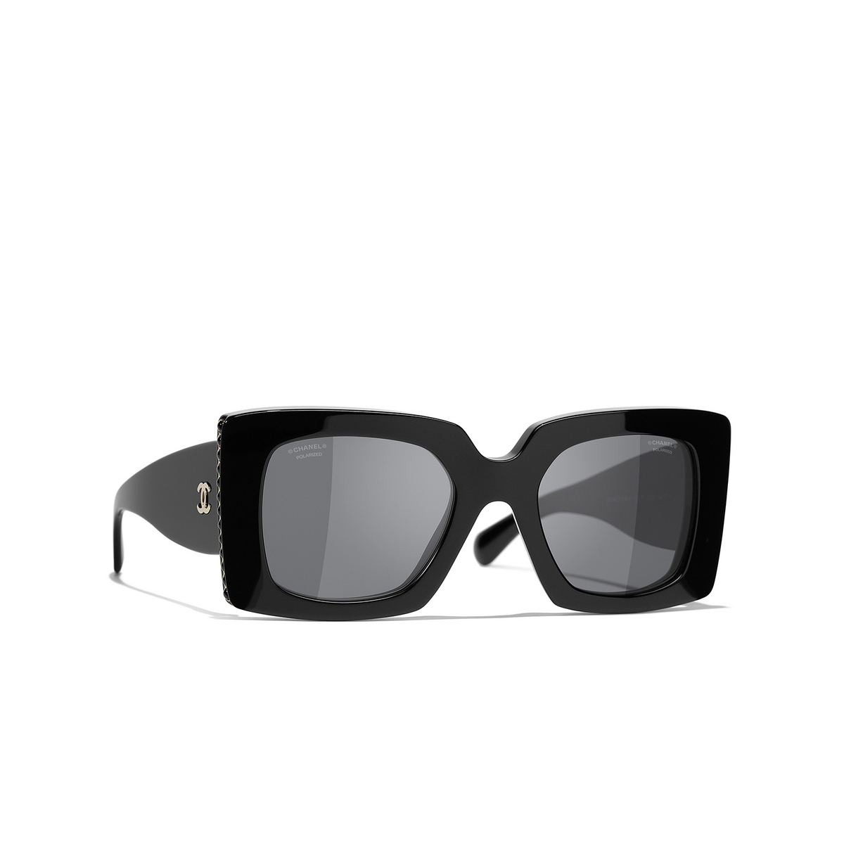 CHANEL square Sunglasses C622T8 Black - three-quarters view