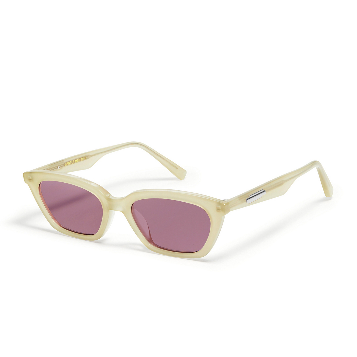 Gentle Monster® Cat-eye Sunglasses: Loti color IC1 Ivory - three-quarters view