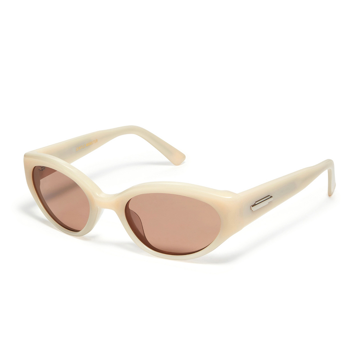 Gentle Monster® Cat-eye Sunglasses: Molto color IV1 Ivory - three-quarters view
