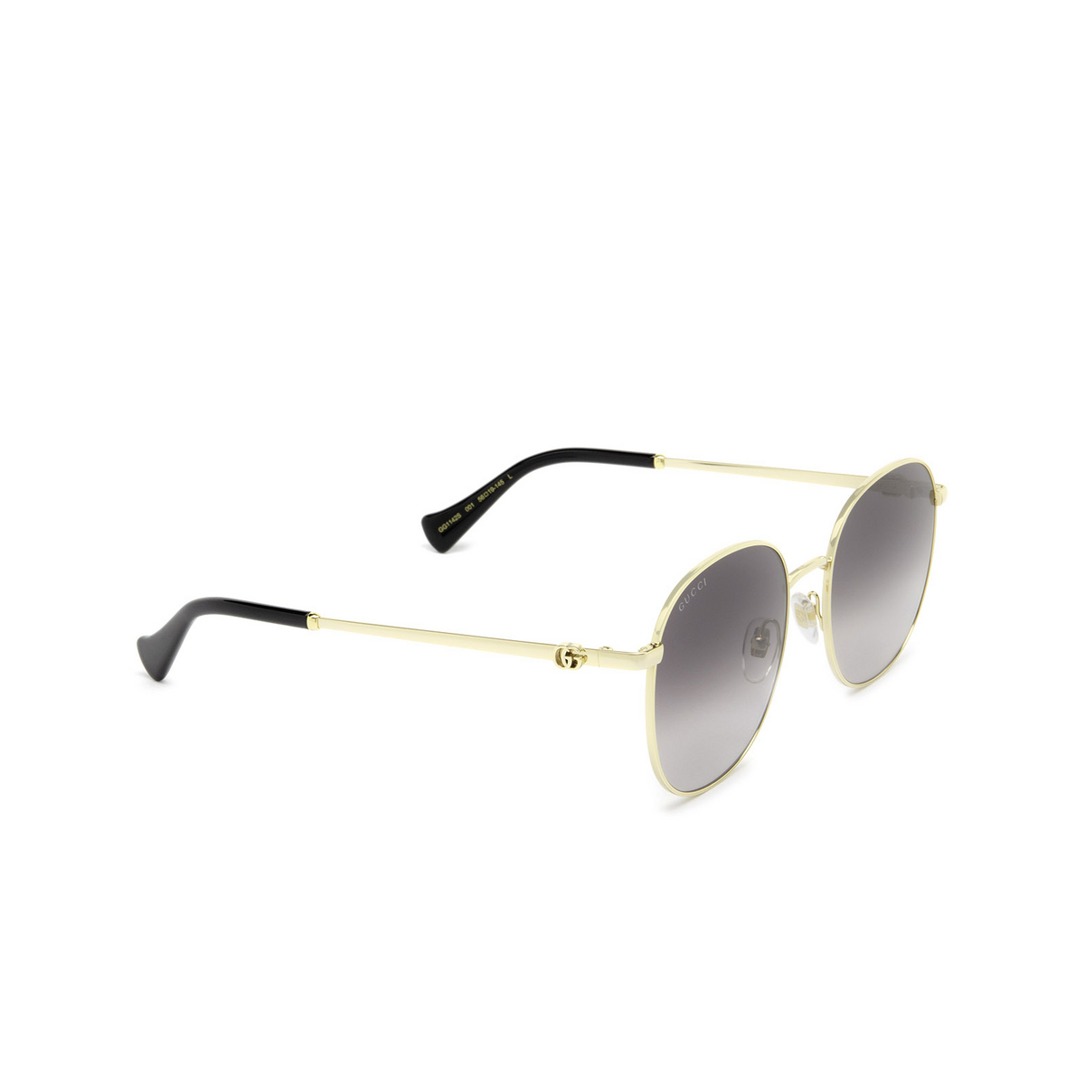 Gucci® Round Sunglasses: GG1142S color Gold 001 - three-quarters view.