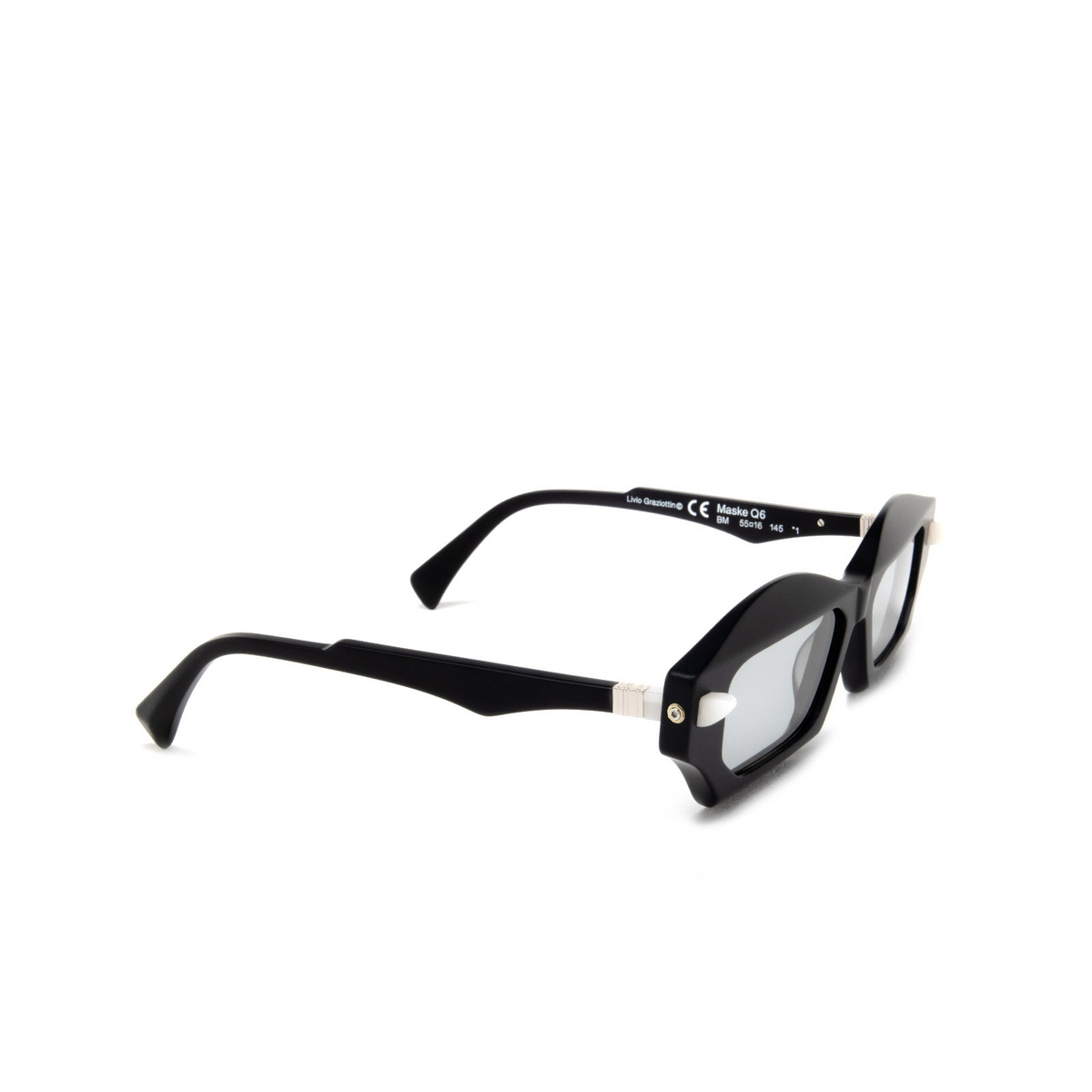 Kuboraum Q6 Sunglasses BM Black Matt - three-quarters view