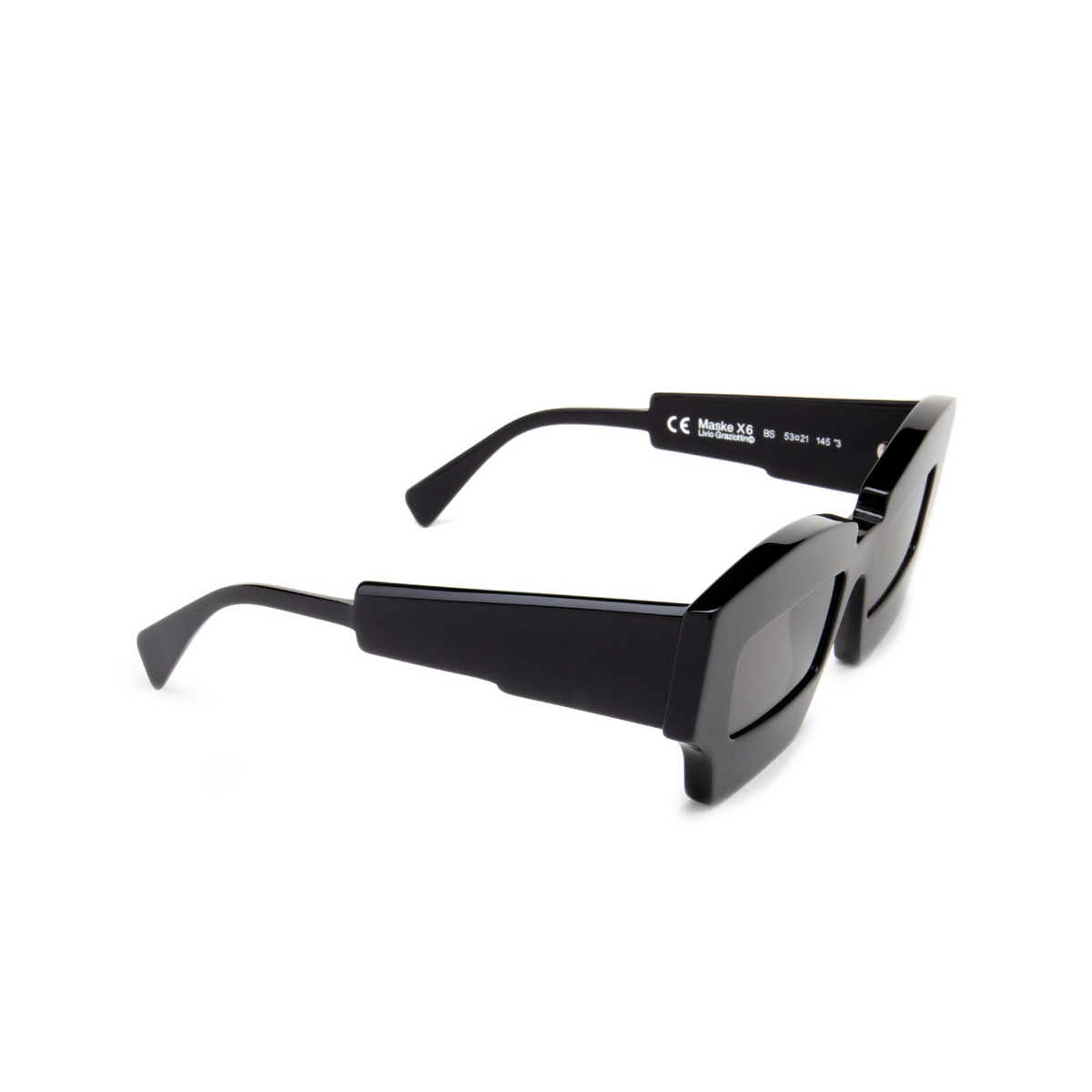 Kuboraum X6 Sunglasses BS Black Shine - three-quarters view