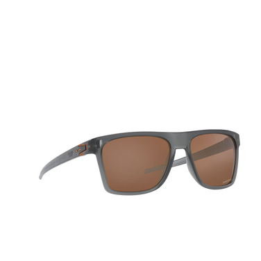 Oakley LEFFINGWELL Sunglasses 910002 matte grey smoke - three-quarters view