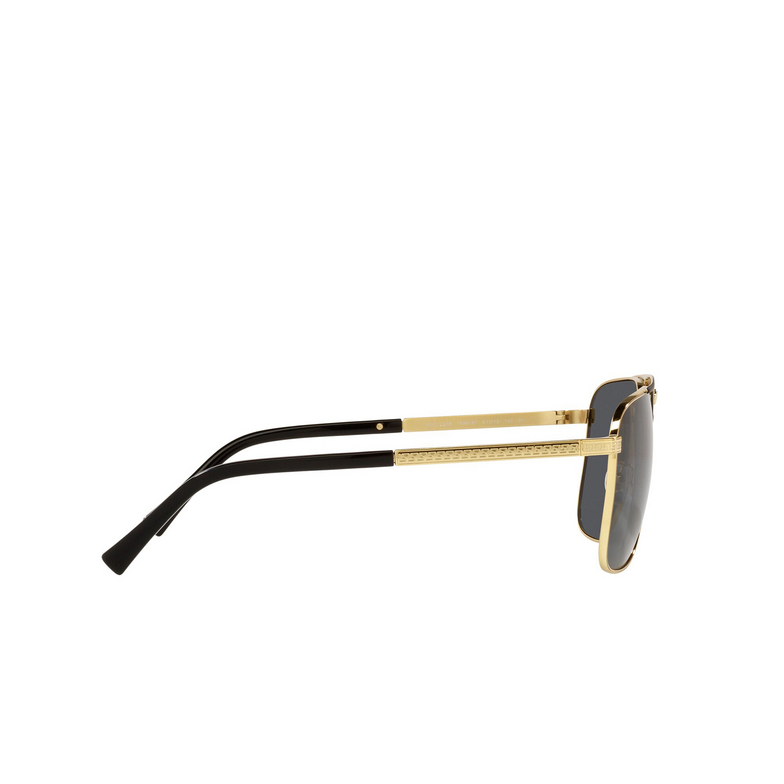 Versace VE2238 Sunglasses 143687 gold / matte black - 3/4