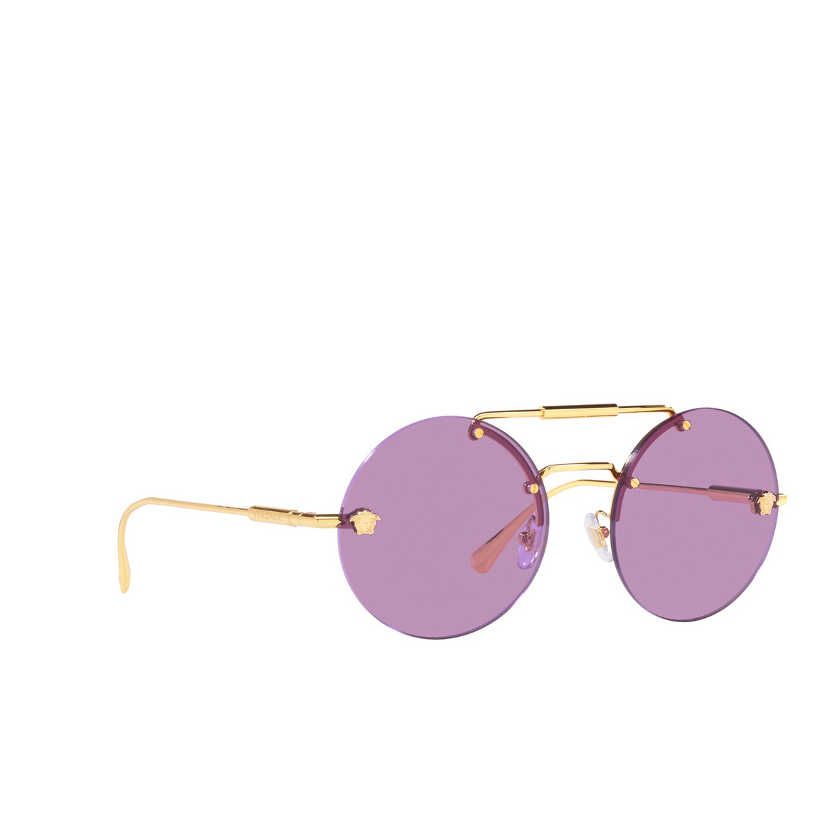 Versace® Round Sunglasses: VE2244 color Gold 100269 - three-quarters view.