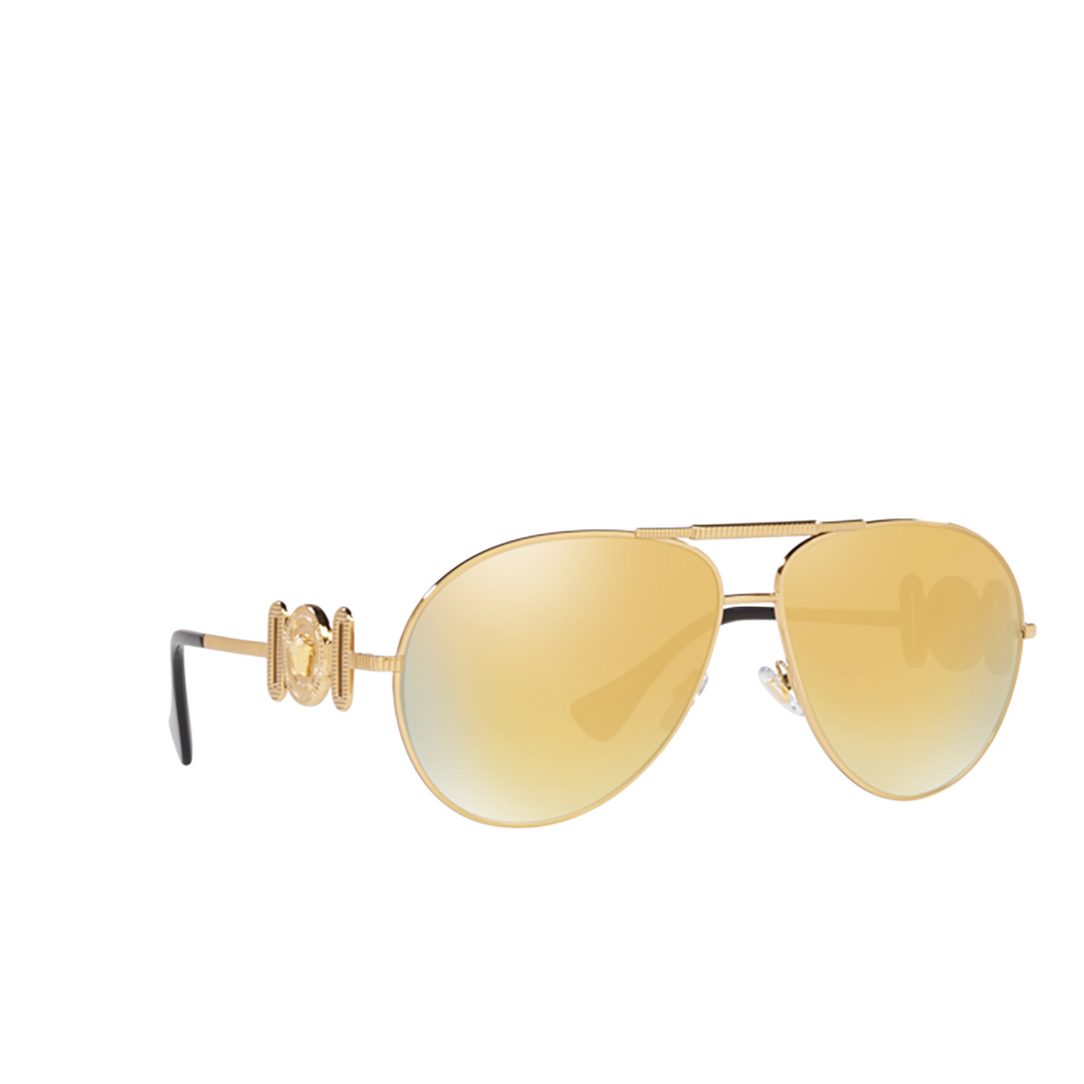 Versace VE2249 Sunglasses 10027P Gold - three-quarters view