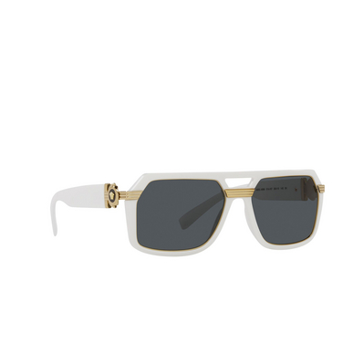 Versace VE4399 Sonnenbrillen 314/87 white - Dreiviertelansicht