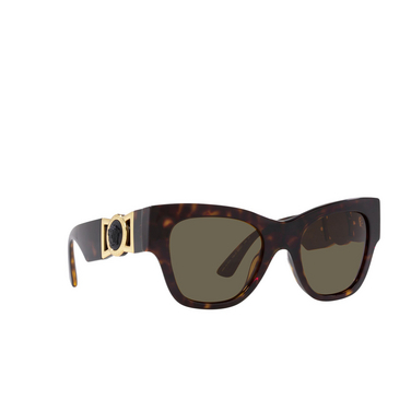 Versace VE4415U Sonnenbrillen 108/3 havana - Dreiviertelansicht