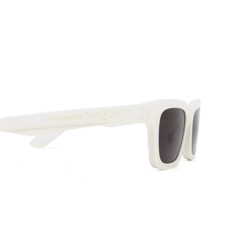 Alexander McQueen AM0392S Sunglasses 005 white - 3/4