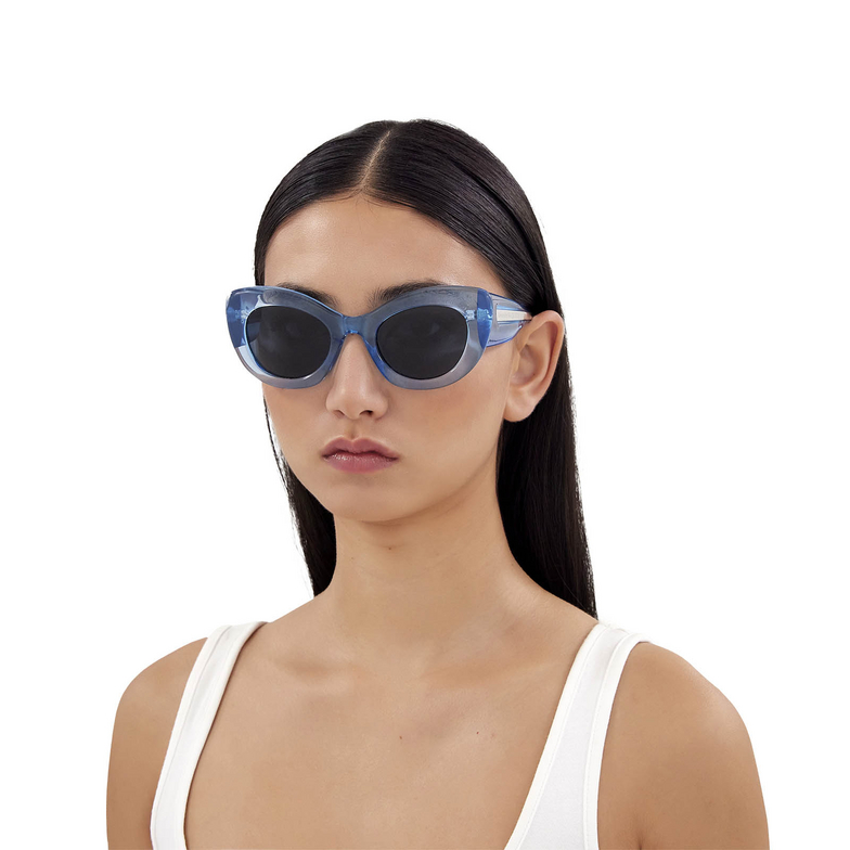 Alexander McQueen The Curve Cat-eye Sunglasses 004 light blue - 5/5