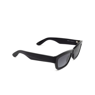 Alexander McQueen AM0419S Sunglasses 001 black - three-quarters view