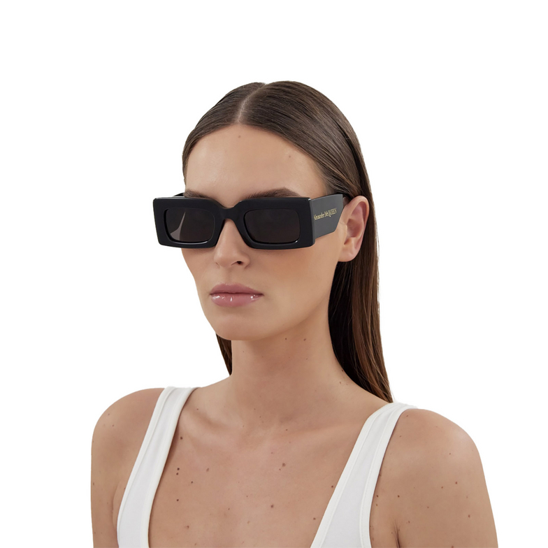 Alexander McQueen AM0433S Sunglasses 001 black - 6/6