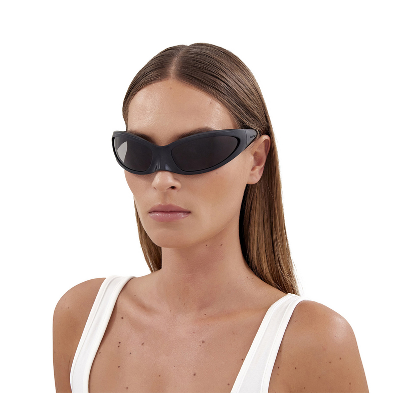 Balenciaga Skin Cat Sunglasses 001 black  - 5/5