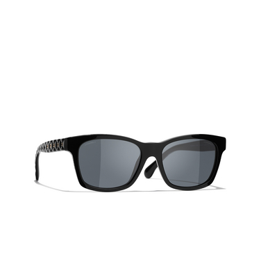 CHANEL square Sunglasses C622S4 black - three-quarters view