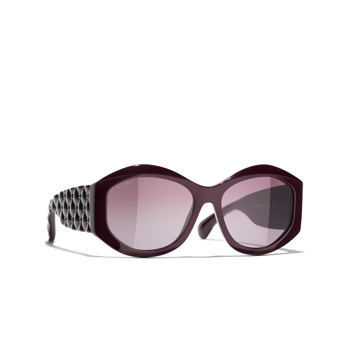 CHANEL oval Sunglasses 1461S1 Burgundy - three-quarters view